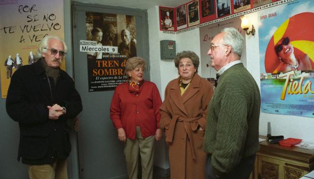 Socios del Cine Club Calle Mayor en su antigua ubicación, en el cine Luises, en el convento de San Francisco de Palencia