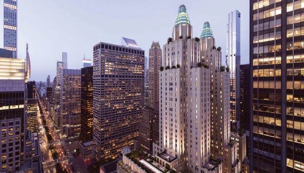 El Waldorf-Astoria junto a otros edificios de Park Avenue.