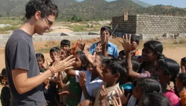 Voluntario de la Fundación Vicente Ferrer.