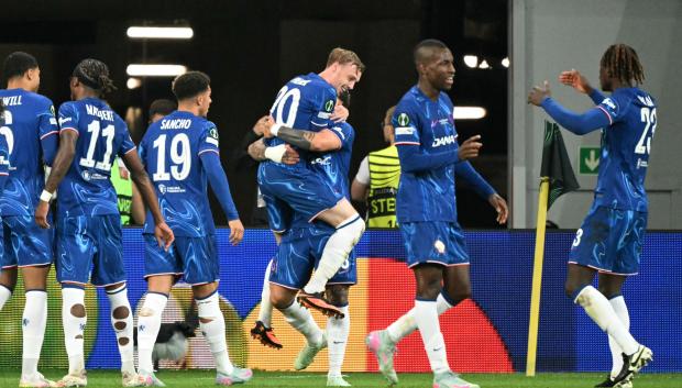 Los jugadores del Chelsea celebran el gol de Enzo Fernández