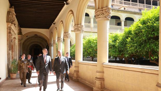 El Rey en el Monasterio de San Jerónimo de Granada, donde se ha celebrado la reunión anual de las cinco Reales Maestranzas de Caballería
