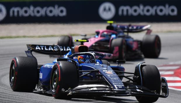 Carlos Sainz en su coche en el Gran premio de España