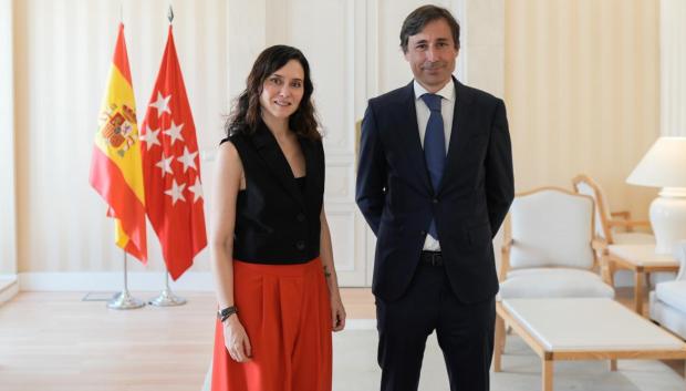 Díaz Ayuso en su reunión con el presidente de Microsoft España Paco Salcedo