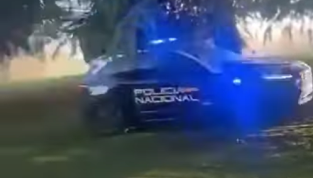 La Policía Nacional le persigue en el parque