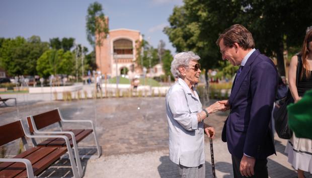 Visita a la recién remodelada plaza de San Cristóbal.