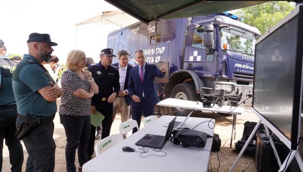 La vicealcaldesa y delegada de Seguridad y Emergencias, Inma Sanz, durante su asistencia al simulacro de Policía Municipal sobre desaparición de personas