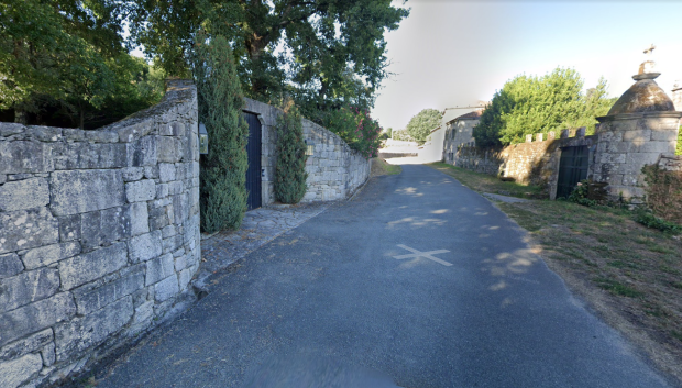 Pazo de Vilariño frente a la nueva finca de Julio Iglesias