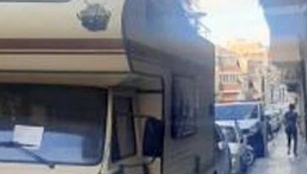 Los vecinos han optado por dejar una nota en el parabrisas