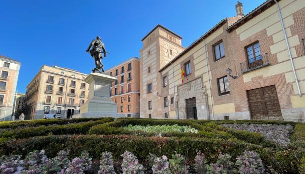 La Torre de los Lujanes alberga la Real Sociedad Económica Matritense de Amigos del País, institución creada por Carlos III en 1775