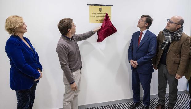 El alcalde de Madrid, José Luis Martínez-Almeida, en la inauguración del Centro de Mayores Mirasierra