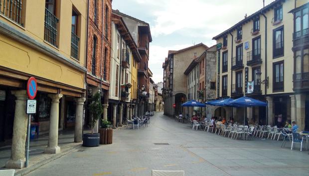 Plaza Mayor de Cervera de Pisuerga.