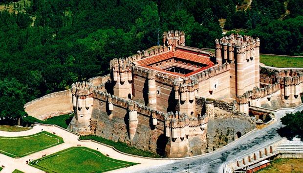 El castillo por el que es conocido el pueblo de Coca