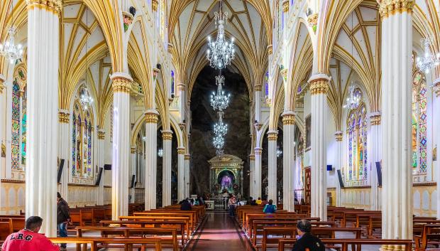 Interior del Santuario de Las Lajas.