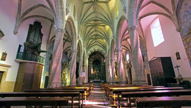 Interior de Santa María Magdalena.