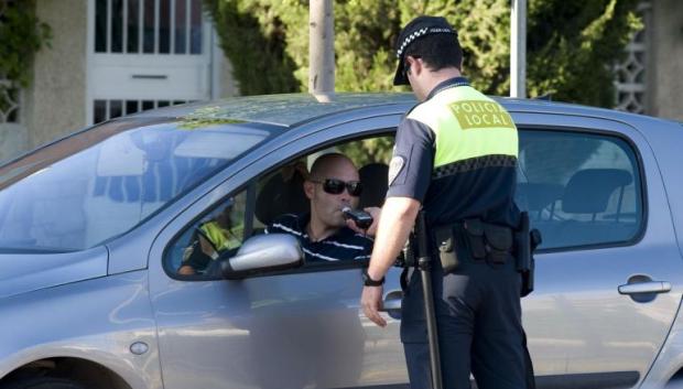 Las policías locales hacen también miles de pruebas de alcoholemia