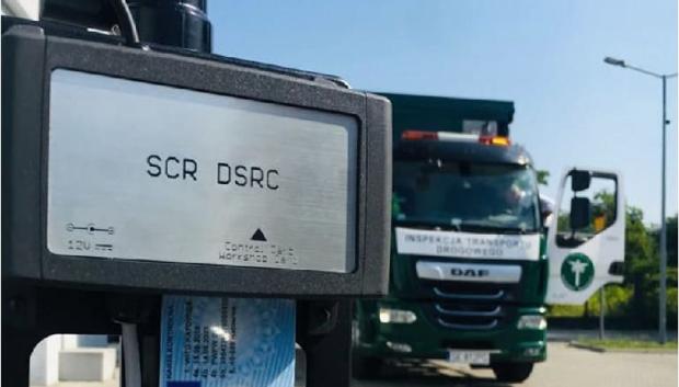 El coche de la Guardia Civil recibe la información al instante en la pantalla