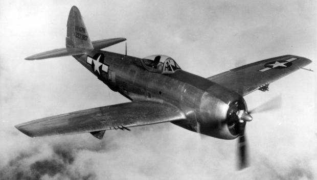 Republic P-47N Thunderbolt, el Thunderbolt voló en su primera misión de combate: un barrido sobre Europa Occidental