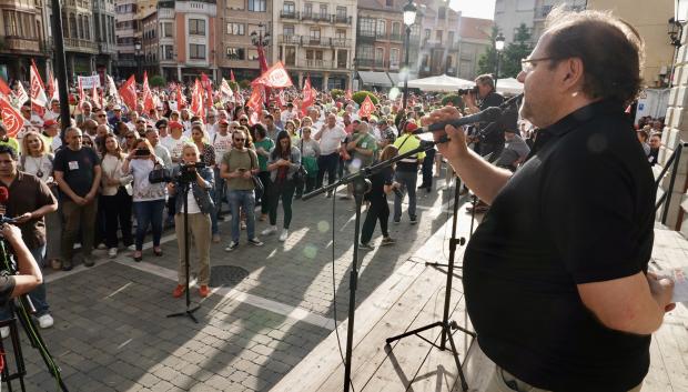 Concentración en La Bañeza en contra del cierre de la Azucarera