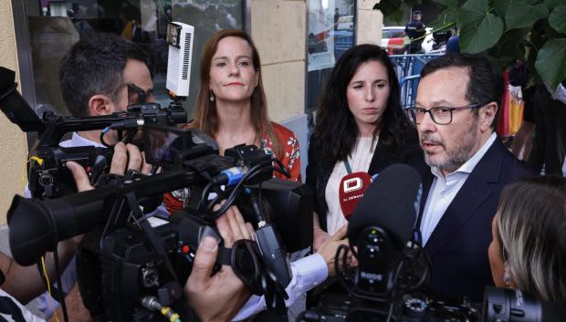Isabel Pérez Moñino, Rocío de Meer y José Antonio Fúster en Ferraz