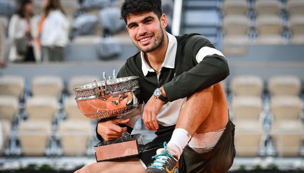 Alcaraz, junto a la Copa de los MosqueterosCarlos ALCARAZ of Spain celebrates his victory with the trophy during the fifteenth day of Roland-Garros 2025, French Open 2025, Grand Slam tennis tournament at Roland-Garros Stadium on June 08, 2025 in Paris, France.
Roland Garros 2025 - Day 15, Paris, France - 08 Jun 2025 *** Local Caption *** .