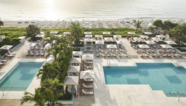 Dos de las piscinas del Four Seasons Palm Beach