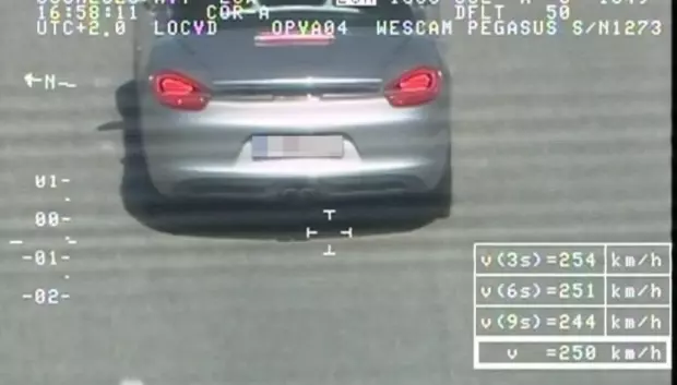 Imagen del Porsche a 250 kilómetros/hora