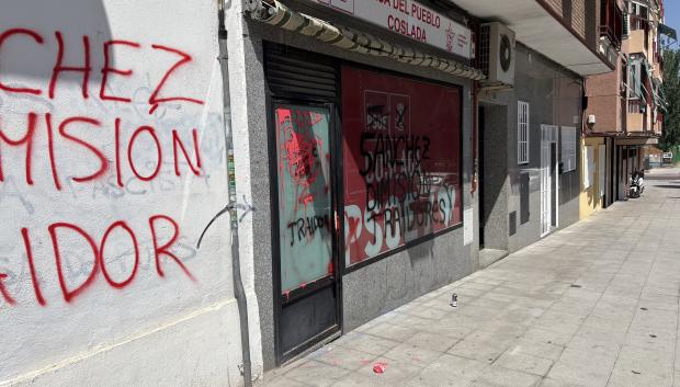 La sede del PSOE de Coslada, con pintadas contra Sánchez