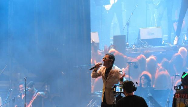 The Refrescos cantando 'Aquí no hay playa'