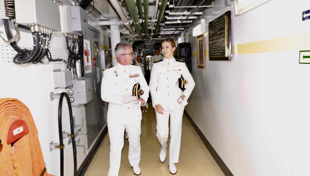 La Princesa Leonor en el interior de la fragata Blas de Lezo