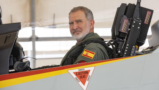 El Rey prueba una de las aeronaves en San Javier