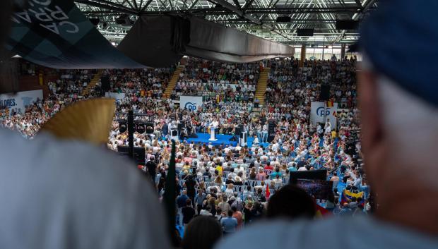 Feijóo durante el mitin del PP en Málaga