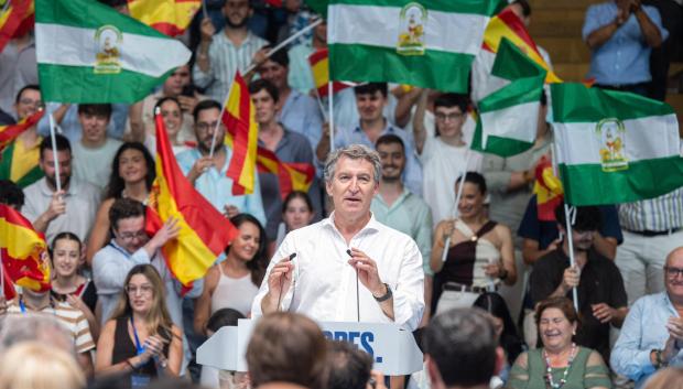 Feijóo durante el mitin del PP en Málaga