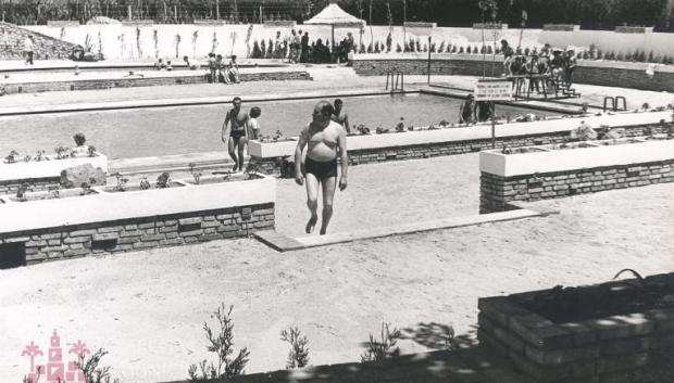 Piscina del camping municipal tras su inauguración