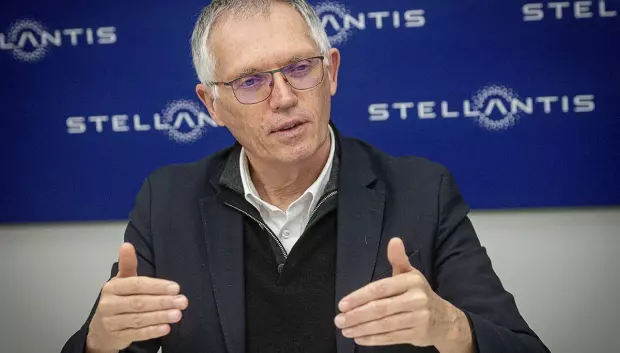 Ni siquiera la asfixia a proveedores salvó a Carlos Tavares de la quema