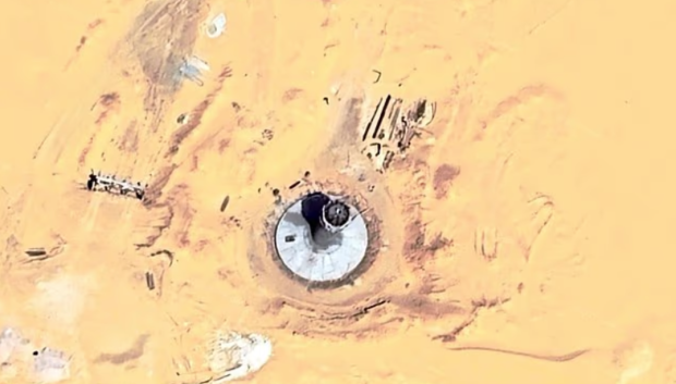 Turbina eólica situado en el desierto del Sáhara