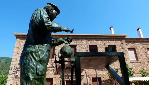 Escultura en honor de Juan Jorge Graubner en Riópar