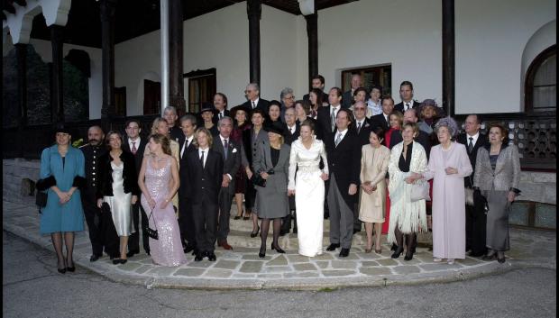 FOTO DE FAMILIA DE LA BODA DE KALINA DE BULGARIA Y KITIN MUÑOZ CELEBRADA EN LA CIUDAD BULGARA DE BOROVETS.
JJS / PP / PB / ©KORPA
26/10/02 BOROVETS, BULGARIA *** Local Caption ***