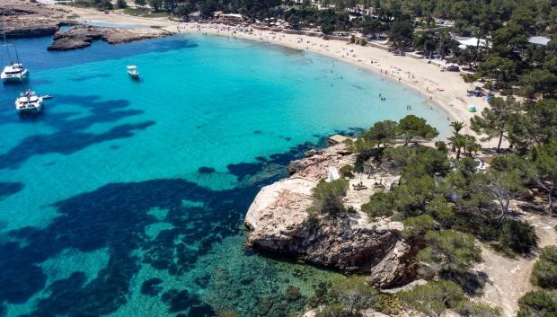 La playa está en el municipio ibicenco de Sant Josep de Sa Talaia.