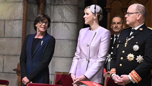 Alberto de Mónaco con su mujer, Charle y su hermana Estefanía en  2024