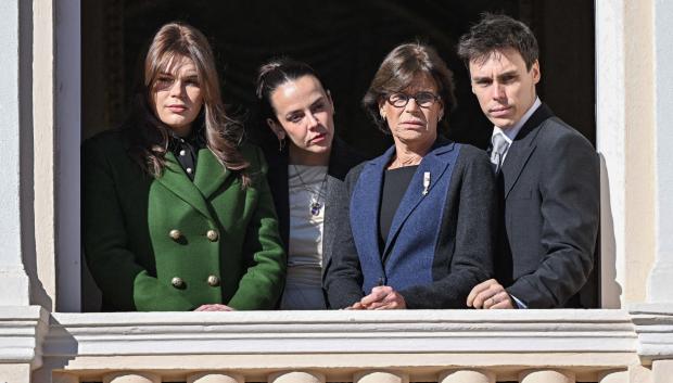 Estefanía de Mónaco y sus 3 hijos