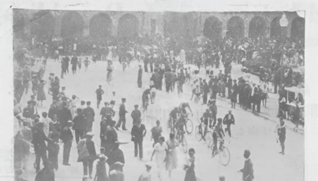 Entrada del pelotón a la Plaza Mayor