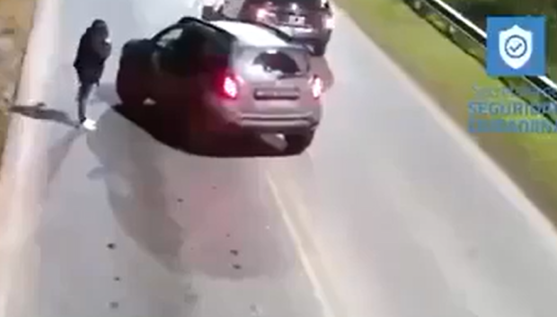 El coche que rescató a la joven