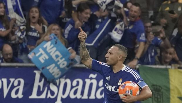 Santi Cazorla celebra su gol de penalti durante el partido de vuelta de ascenso a Primera División