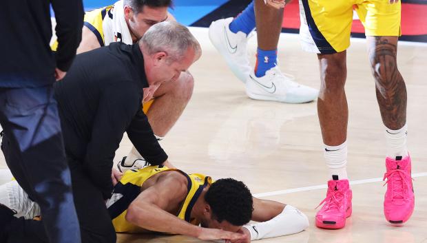 Tyrese Haliburton cayó lesionado en el primer cuarto