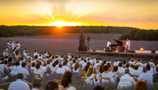 Concierto al atardecer del Festival de la Lavanda en Brihuega
