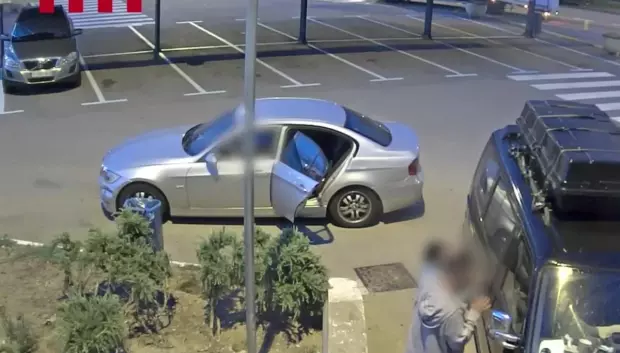 Robo al descuido en un área de servicio