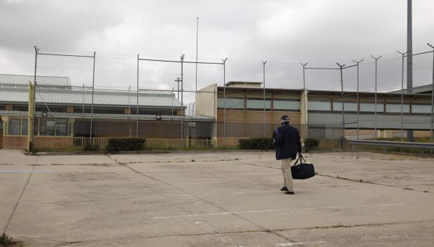 El extesorero del PP, Luis Bárcenas, entrando en la cárcel de Soto del Real a 9 de abril de 2021 (Foto de archivo)
