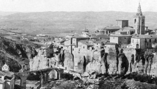 Panorámica de Cuenca donde se observa la torre de la catedral