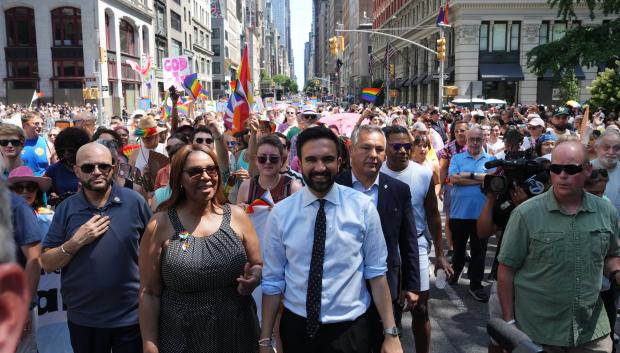 Mamdani en la marcha del Orgullo