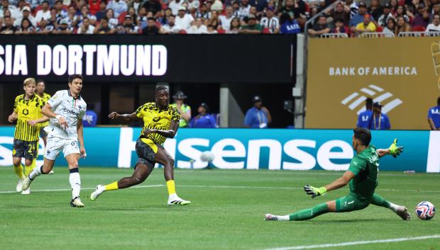 Serhou Guirassy abrió el marcador tras una precisa combinación con Karim Adeyemi